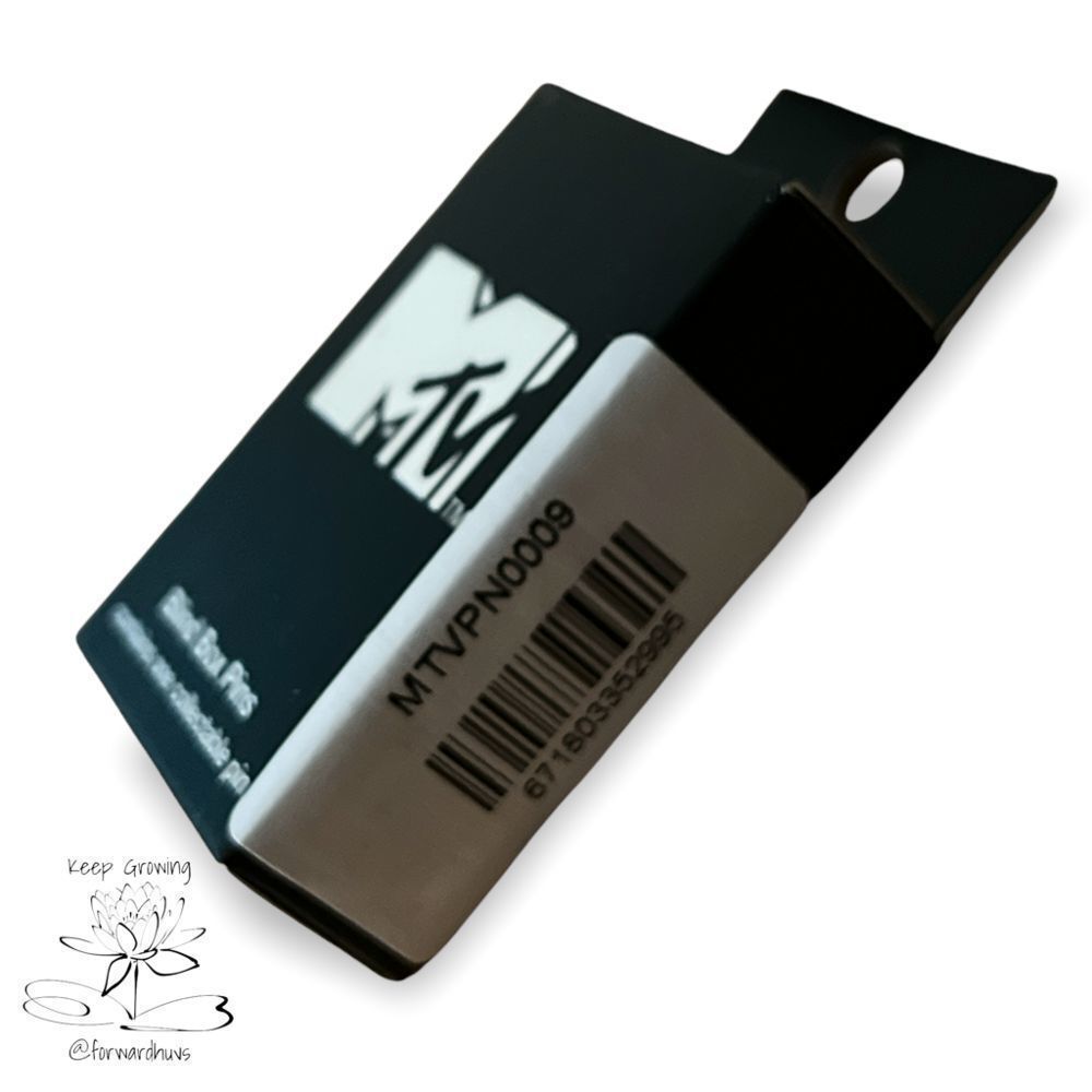 1 - Pin - Loungefly x MTV Enamel Pin Blind Boxes - Picture 3 of 5